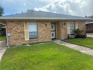 8031 Arcadia Ln, New Orleans, LA 70128