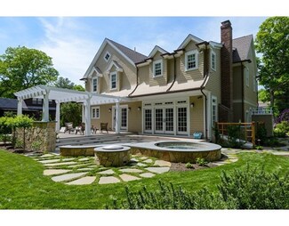 4 Cove St, Marion, MA 02738