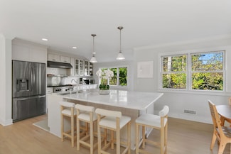 6 Meadowbank Rd, Old Greenwich, CT 06870