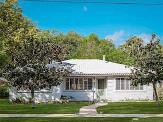 600 Magnolia St, New Smyrna Beach, FL 32168