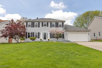 1322 Sharonbrook Dr, Twinsburg, OH 44087