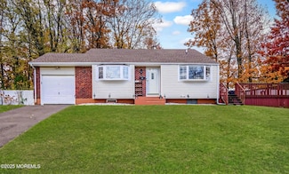 27 Gibson Dr, Hazlet, NJ 07730