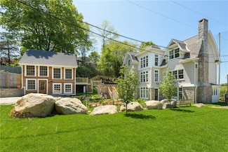 17 E Hills Rd, Westerly, RI 02891