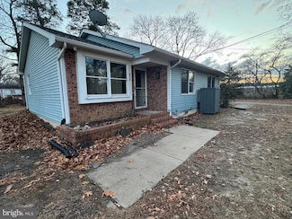 41 4th St, Franklinville, NJ 08322