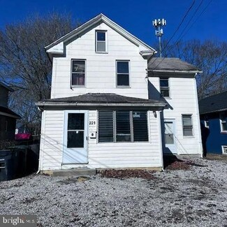 221 Oak St, Williamstown, NJ 08094