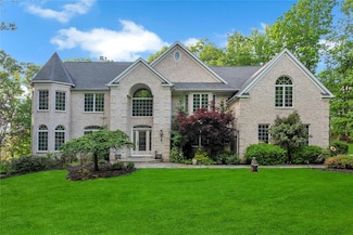 1 Pitch Pine Ct, Northport, NY 11768
