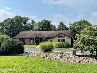 27 Kingswood Dr, Selinsgrove, PA 17870