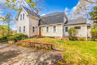 30 Saint Margarets St, Buzzards Bay, MA 02532