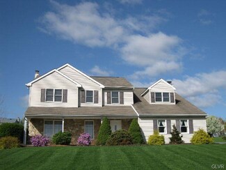5622 Wynnewood Dr, Laurys Station, PA 18059