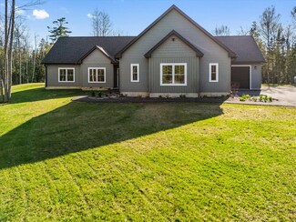 205 Skyline Rd, Bangor, ME 04401