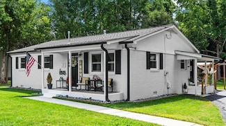 200 New St, Liberty, NC 27298