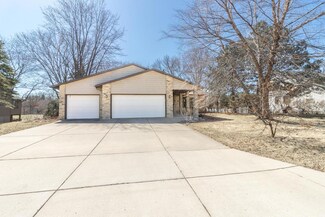 100 Duck Pond Dr, Saint Paul, MN 55118