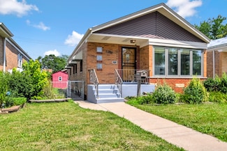 5853 S Narragansett Ave, Chicago, IL 60638