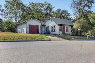 103 W Fawn St, Caldwell, TX 77836