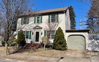 62 Greylock Ave, Cranston, RI 02910