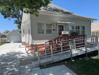 907 N Briggs Ave, Hastings, NE 68901