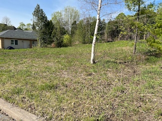 8 Jerry Dr, Plattsburgh, NY 12901