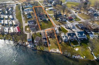 420 Lane 219 Hamilton Lake, Hamilton, IN 46742