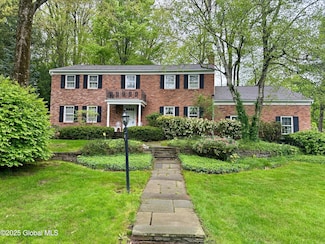 3 Momrow Ct, Albany, NY 12204
