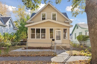 786 Thomas Ave, Saint Paul, MN 55104