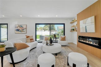 8400 Chimineas Ave, Northridge, CA 91325