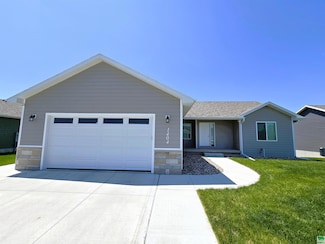 1404 Country Club Dr, Elk Point, SD 57025