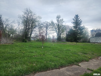 218 Madison St, Benton, IL 62812