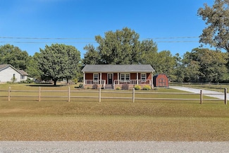 616 Dixie Dr, Hodges, SC 29653