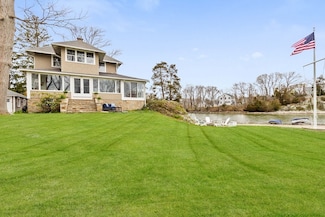 121 Downer Ave, Hingham, MA 02043