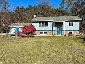 8398 W Whispering Pines Cir N, Lake City, MI 49651