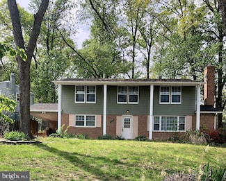 6710 Red Jacket Rd, Springfield, VA 22152
