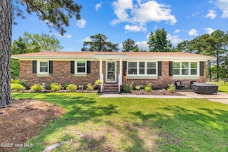 110 Vandergrift Dr, Jacksonville, NC 28540