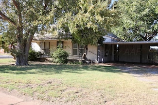 1411 El Paso St, Wellington, TX 79095
