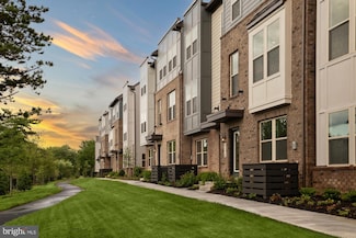 2118 Acadia Rd, Herndon, VA 20170
