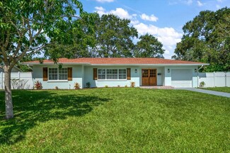 1736 Golf View Dr, Belleair, FL 33756