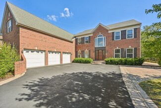1107 Championship Dr, Elgin, IL 60124