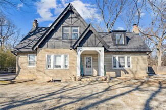 9983 Riverview Dr, Saint Louis, MO 63137