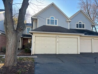 30W006 Laurel Ct, Warrenville, IL 60555