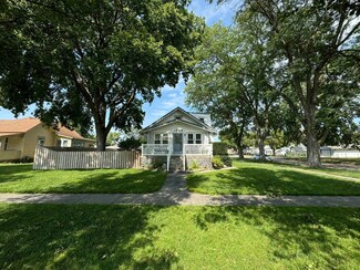 1504 10th St, Columbus, NE 68601