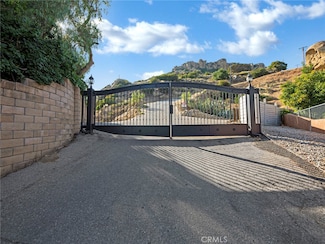 501 Thompson, Chatsworth, CA 91311