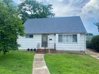 20 Howard St, Hicksville, NY 11801