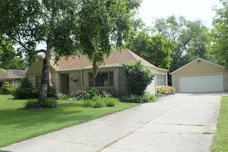W147N4892 Dolphin Dr, Menomonee Falls, WI 53051
