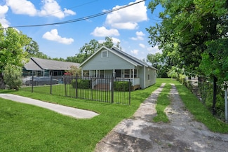 3822 Wipprecht St, Houston, TX 77026