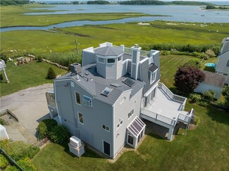 3 Creek St, Mattapoisett, MA 02739
