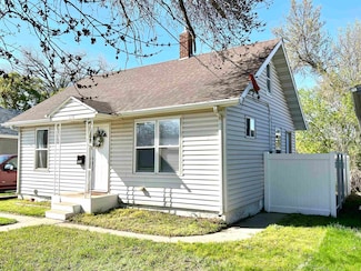 610 5th Ave NW, Minot, ND 58703