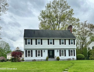 7 Fenway Ct, Albany, NY 12211