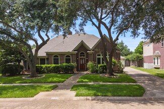 4910 Glen Hollow St, Sugar Land, TX 77479
