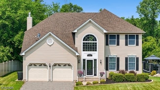 12 Haver Farm Rd, Clinton, NJ 08809