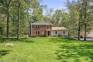 37 Dogwood Dr, Chester, NJ 07930