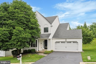 422 Carpenters Cove Ln, Downingtown, PA 19335